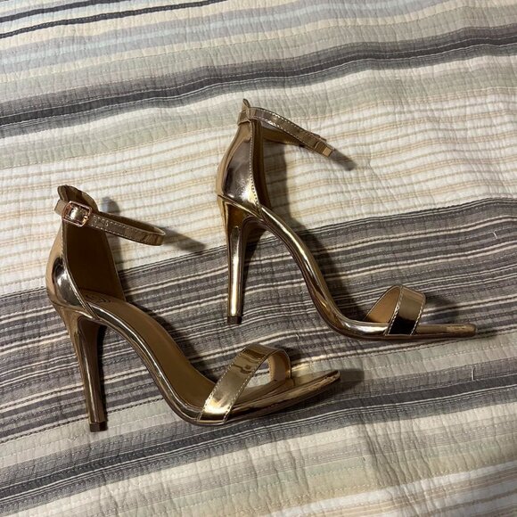 Windsor Women's Gold Footwear - Picture 3 of 4